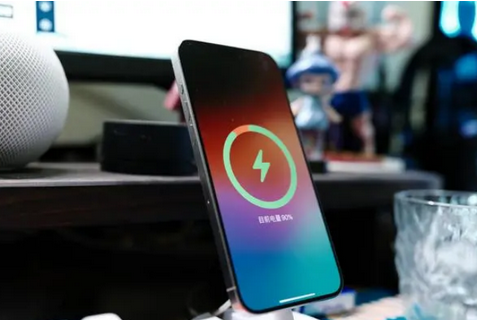 临邑苹果15换屏服务分享用什么充电器给iPhone15充电更好 